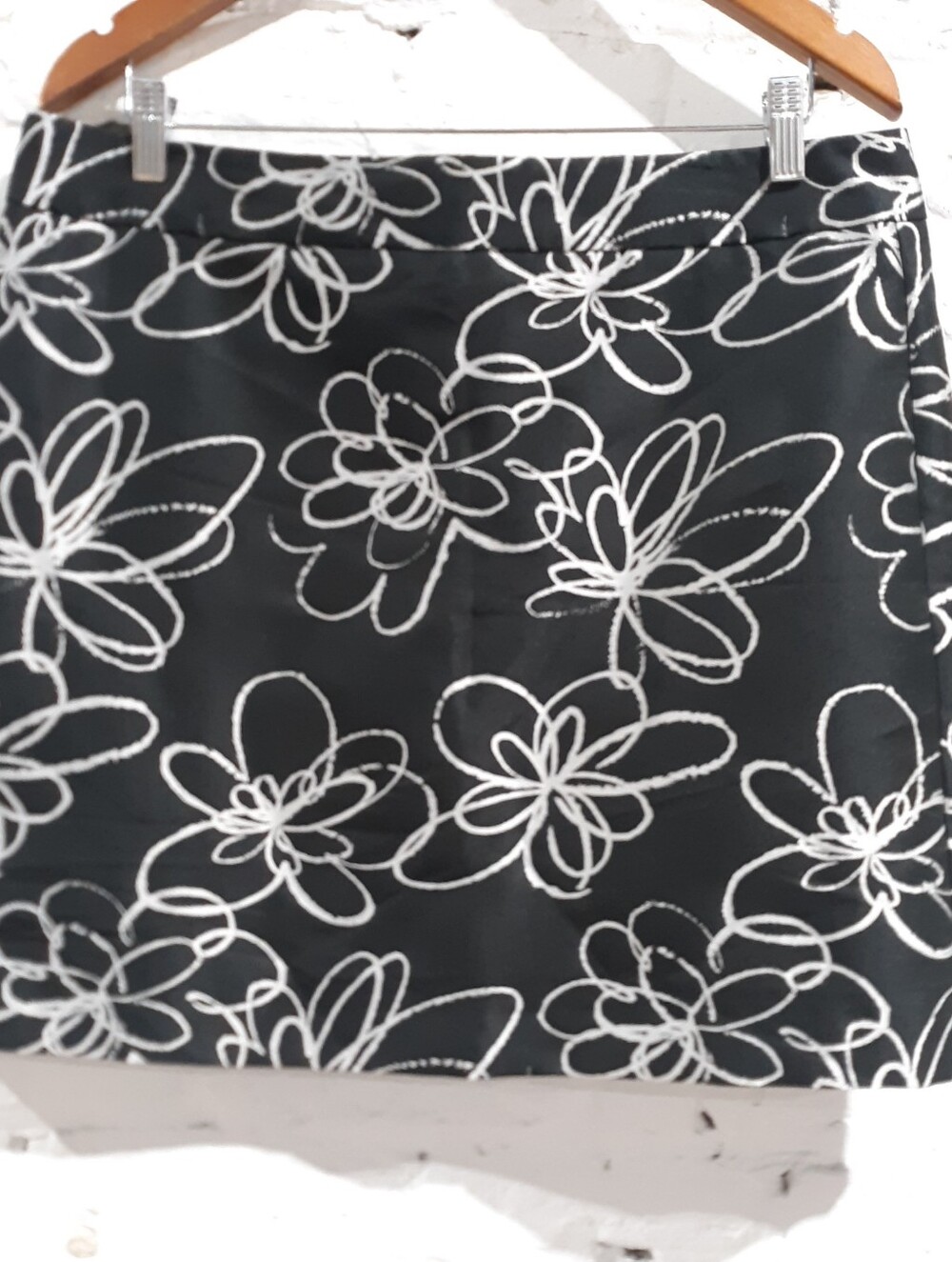 DKNY Vintage Black Silver Metallic Floral Jacquard Mini Skirt Size 12 Made in It